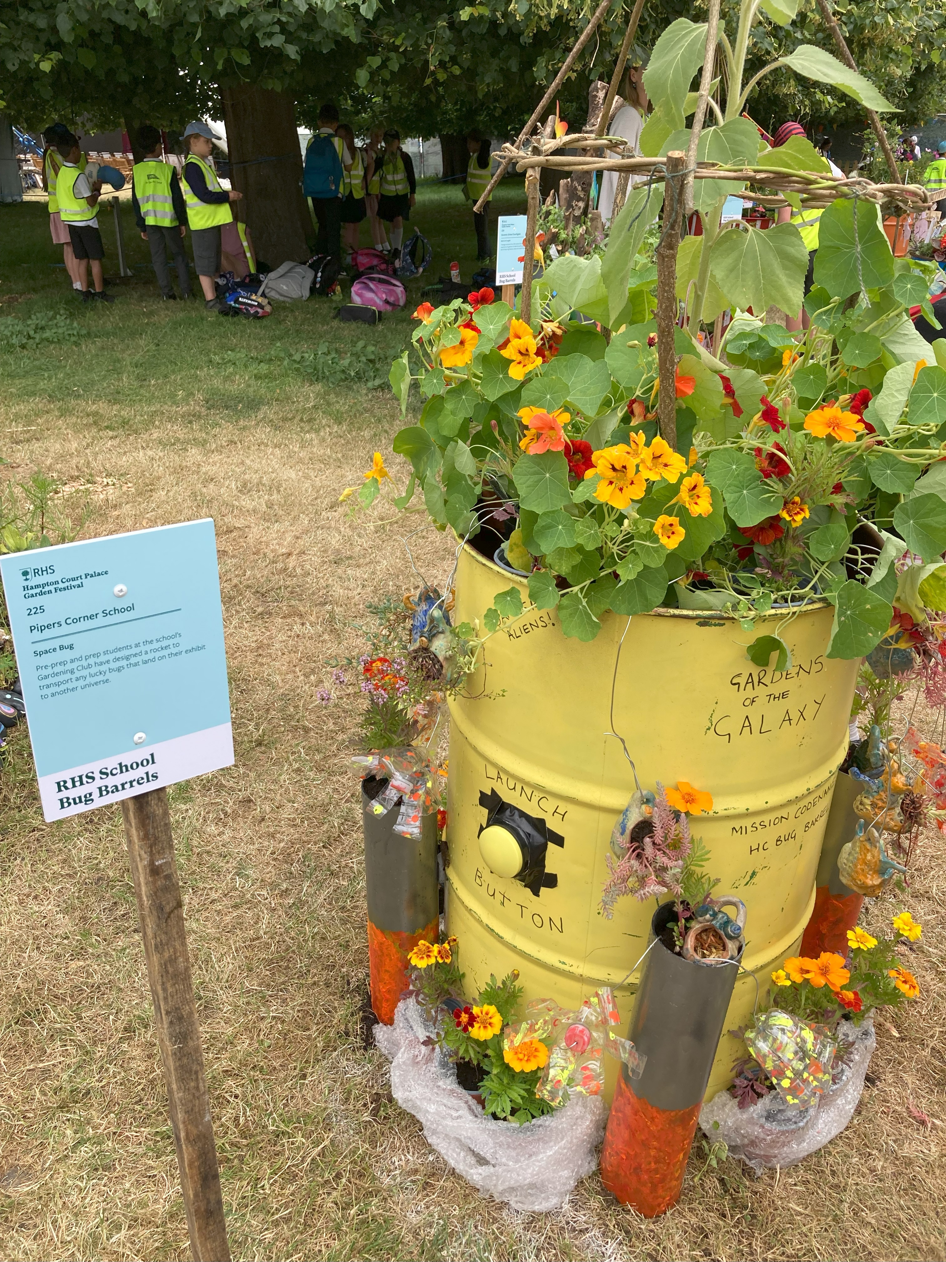 Pipers’ Prep Students make Bug Barrell Exhibit for Hampton Court Palace